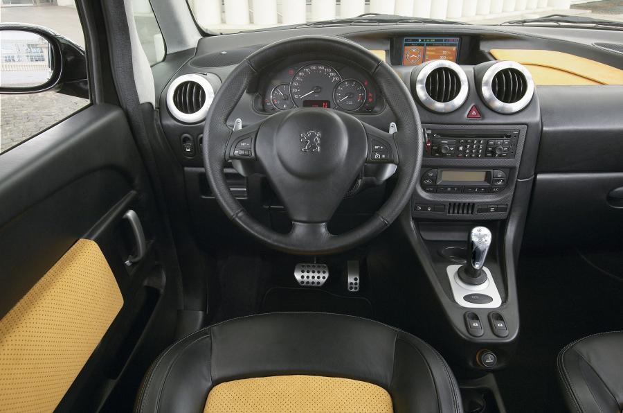 Торпедо Peugeot 1007 RC Concept 2004 года  (фото 21 из 35)